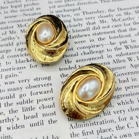 Vintage Earring Brutte Clip-On Earrings 1980s - Picture 8 of 9